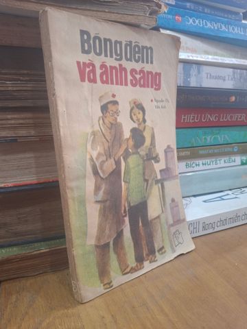  Bóng Đêm Và Ánh Sáng - Nguyễn Thị Vân Anh 