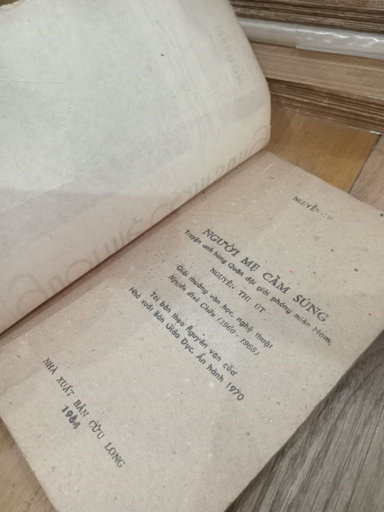  Người Mẹ Cầm Súng - Nguyễn Thi 