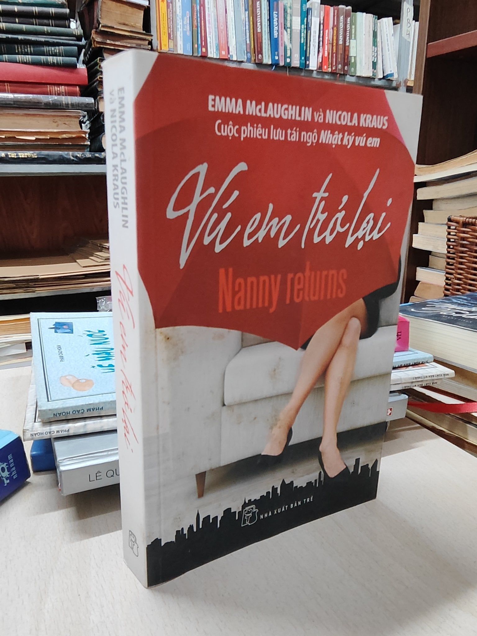  Vú em trở lại - Emma McLaughlin và Nicola Kraus 