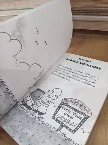  The Adventures of Captain Underpants - Dav Pilkey 
