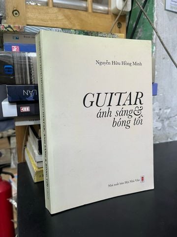  Guitar ánh sáng và bóng tối - Nguyễn Hữu Hồng Minh 