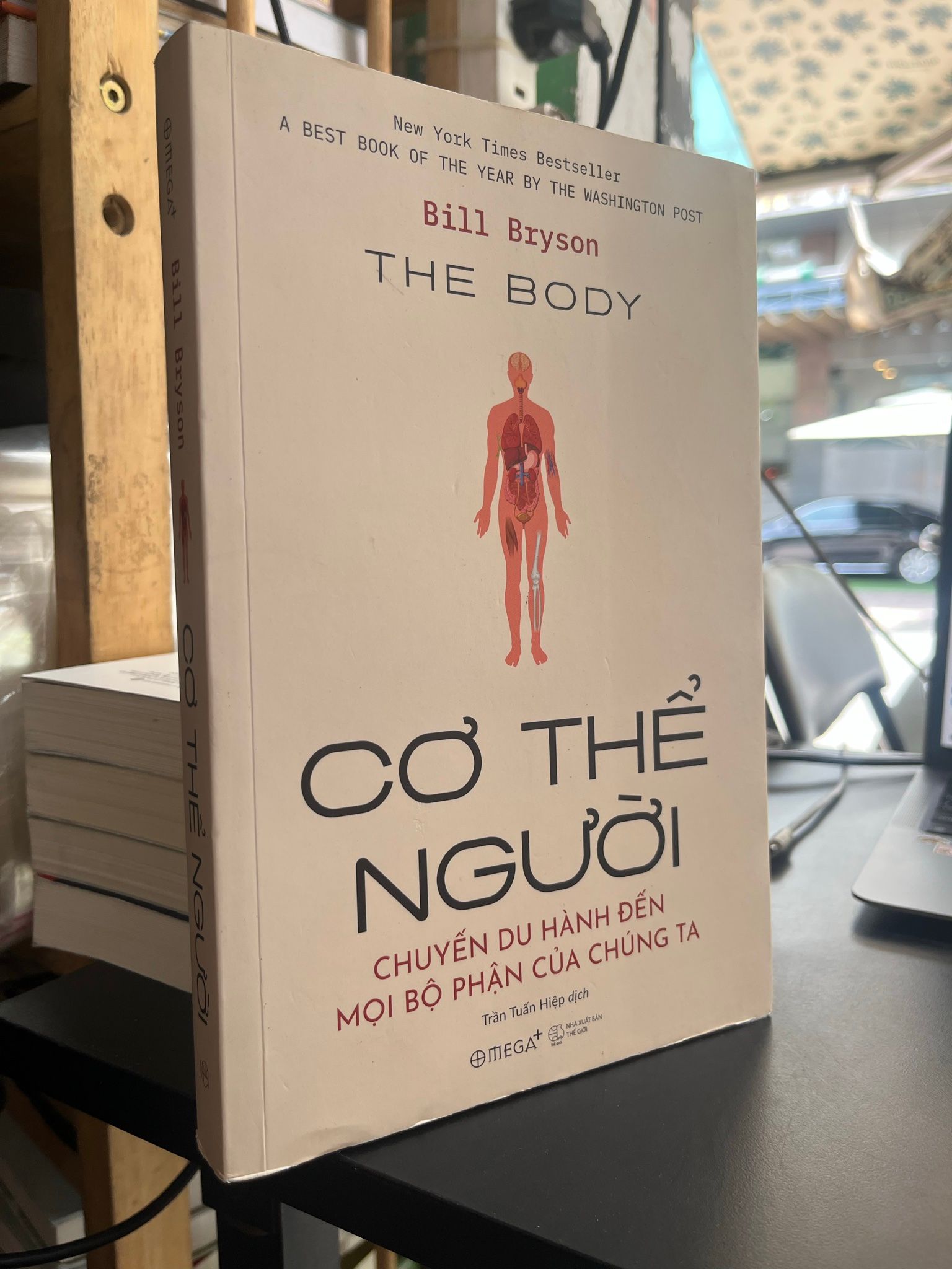  Cơ thể người: Chuyến du hành đến mọi bộ phận của chúng ta - Bill Bryson 