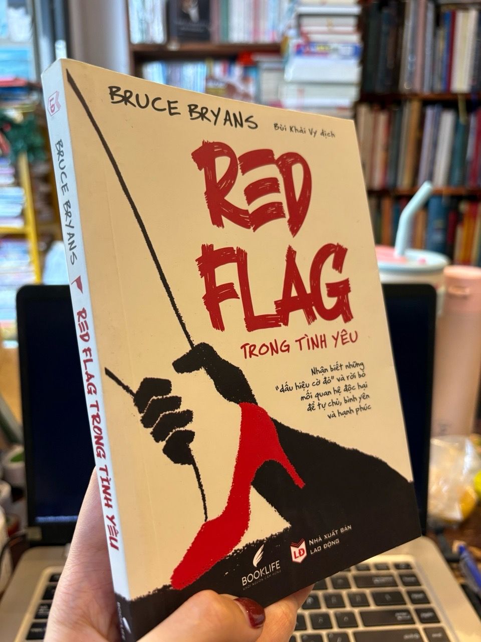  Red flag trong tình yêu - Bruce Bryans 