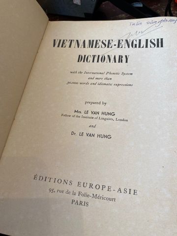  Vietnamese-English Dictionary (1st edition 1955) - Le Van Hung 