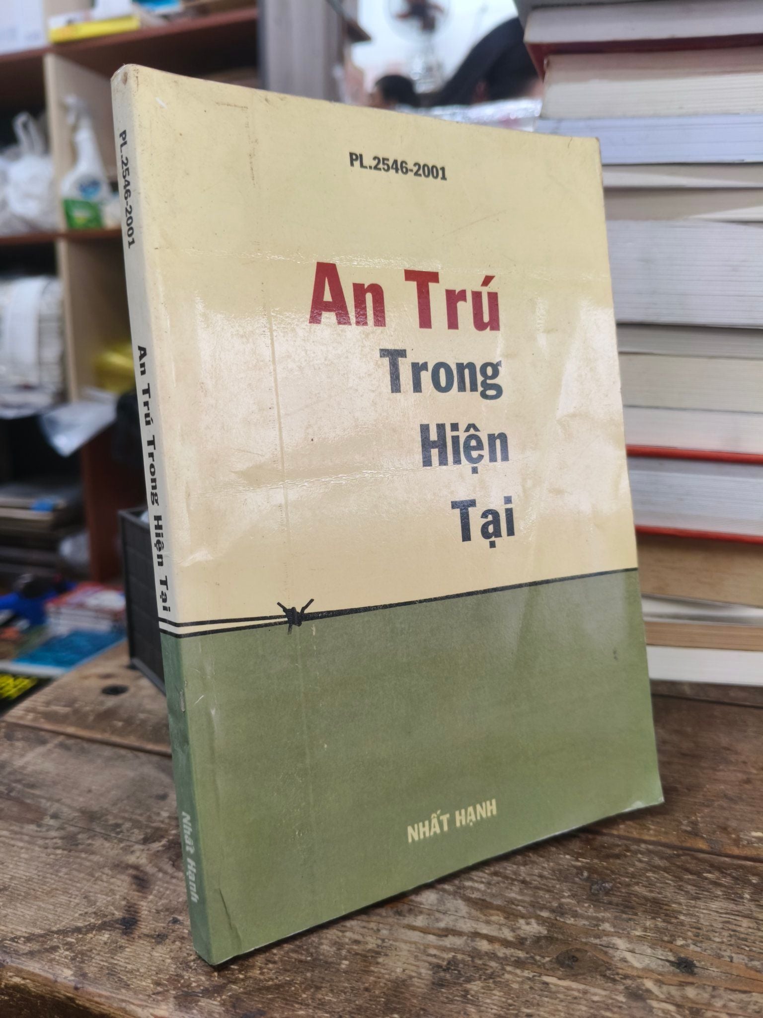  An trú trong hiện tại - Nhất Hạnh (sách in kéo lụa) 