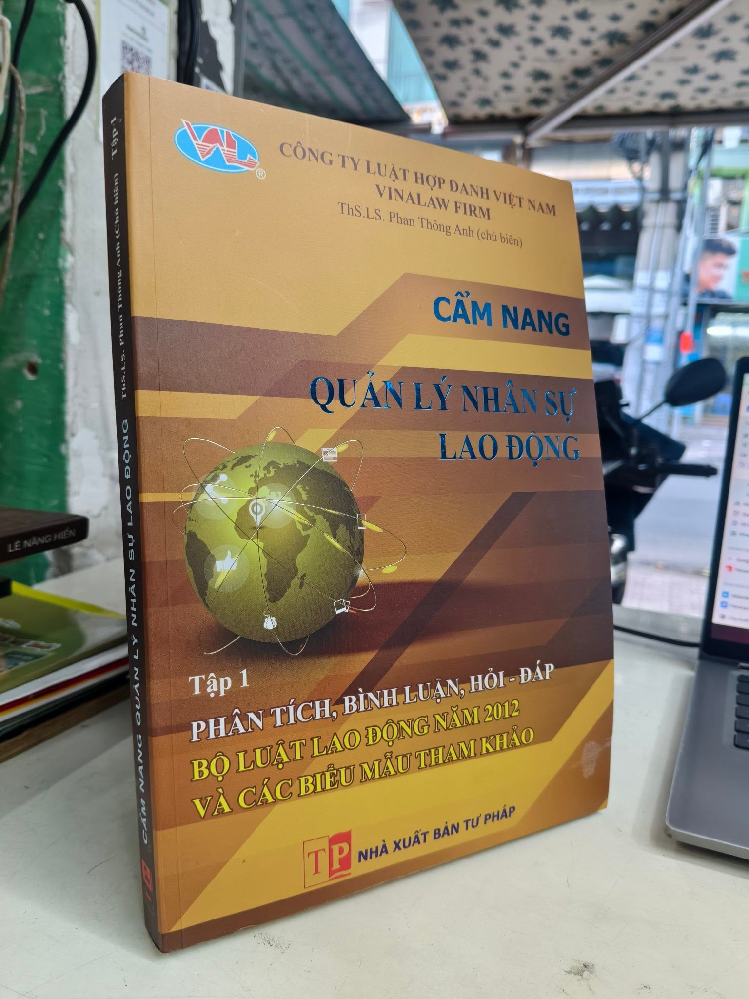  Cẩm nang quản lý nhân sự lao động - Phan Thông Anh chủ biên 