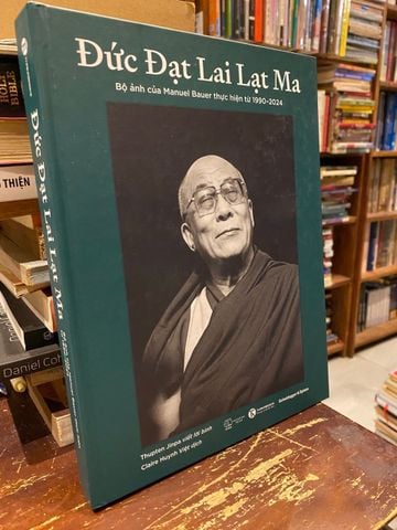  Đức Đạt Lai Lạt Ma: Bộ ảnh của Manuel Bauer thực hiện từ 1990-2024 