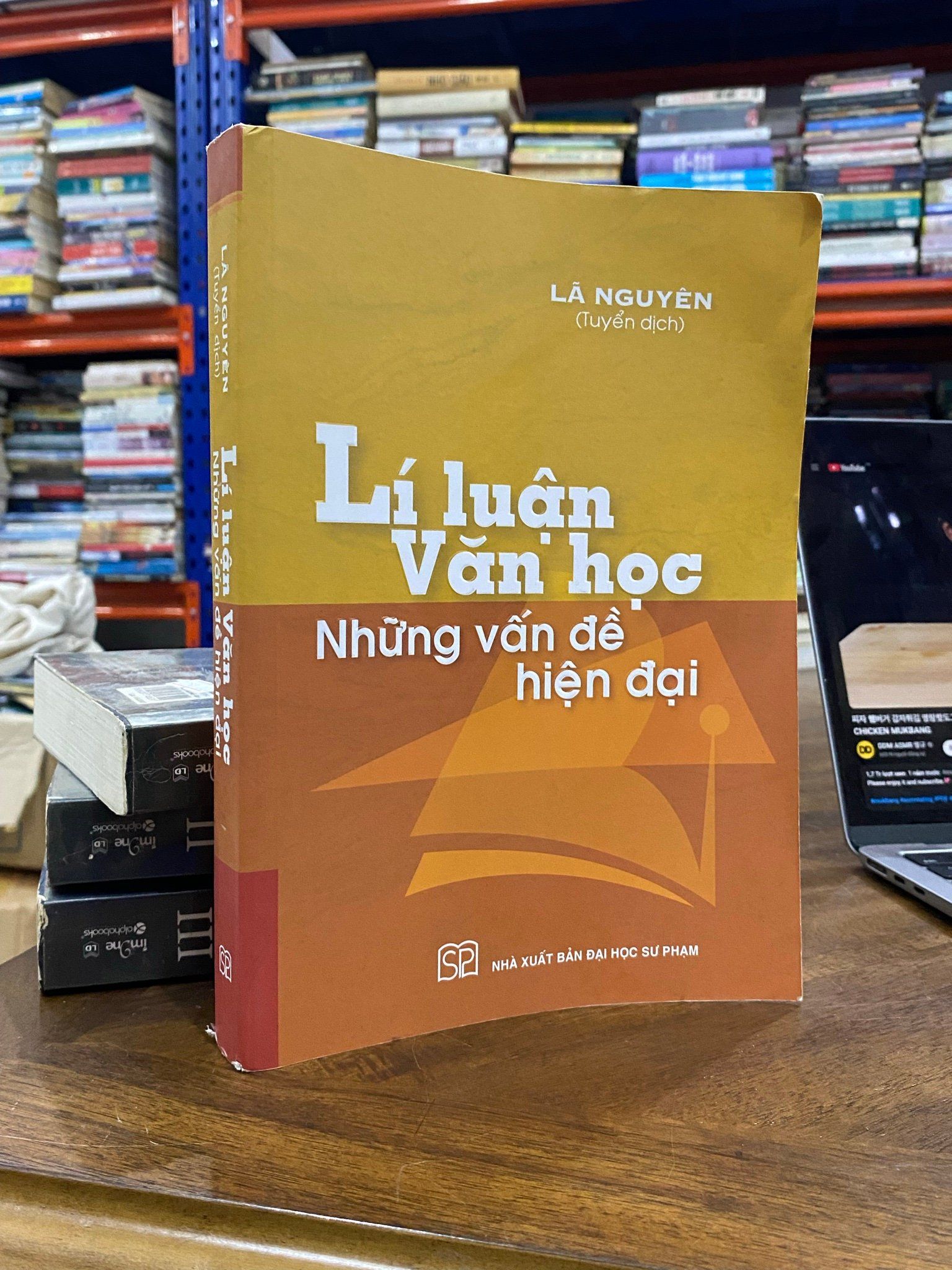  Lí luận Văn học : Những vấn đề hiện đại - Lã Nguyên 