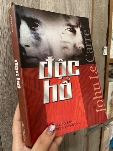  Độc Hồ – John Le Carré 