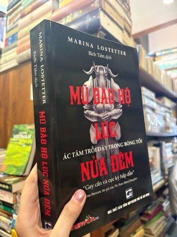  Mũ Bảo Hộ Lúc Nửa Đêm - Marina Lostetter 