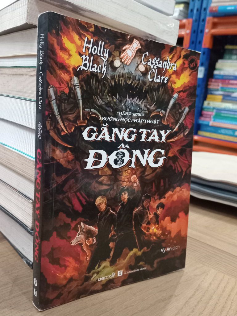  Găng Tay Đồng - Holly Black, Cassanora Clare 
