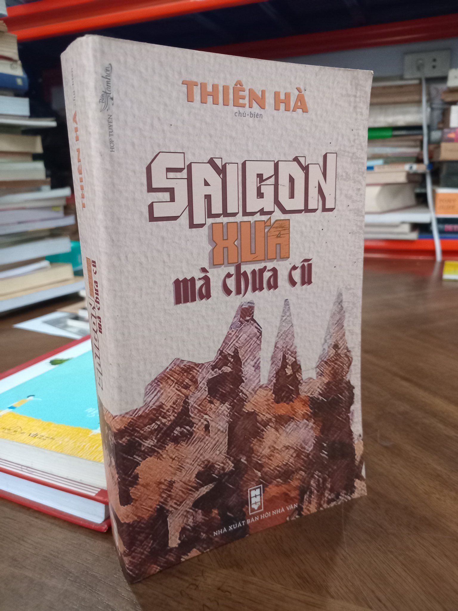  Sài gòn xưa mà chưa cũ - Thiên Hà 
