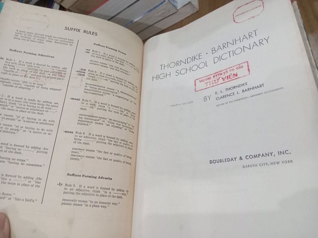  Thorndike Barnhart High School Dictionary - Clarence L. Barnhart 