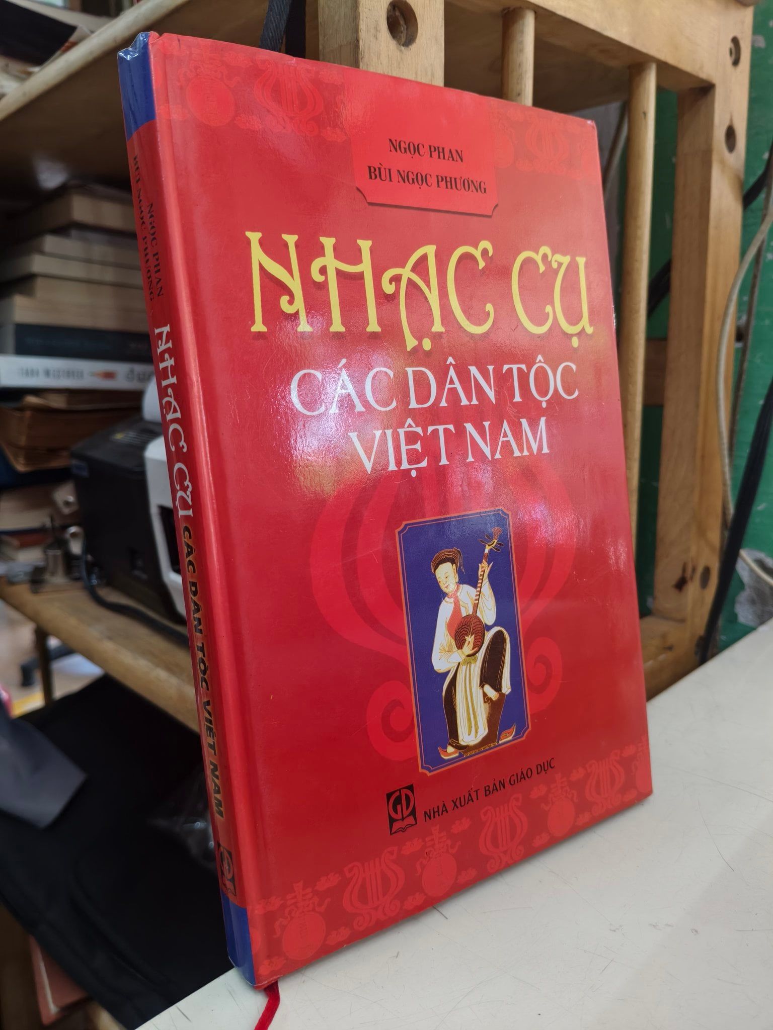  Nhạc cụ các dân tộc Việt Nam - Ngọc Phan và Bùi Ngọc Phương 