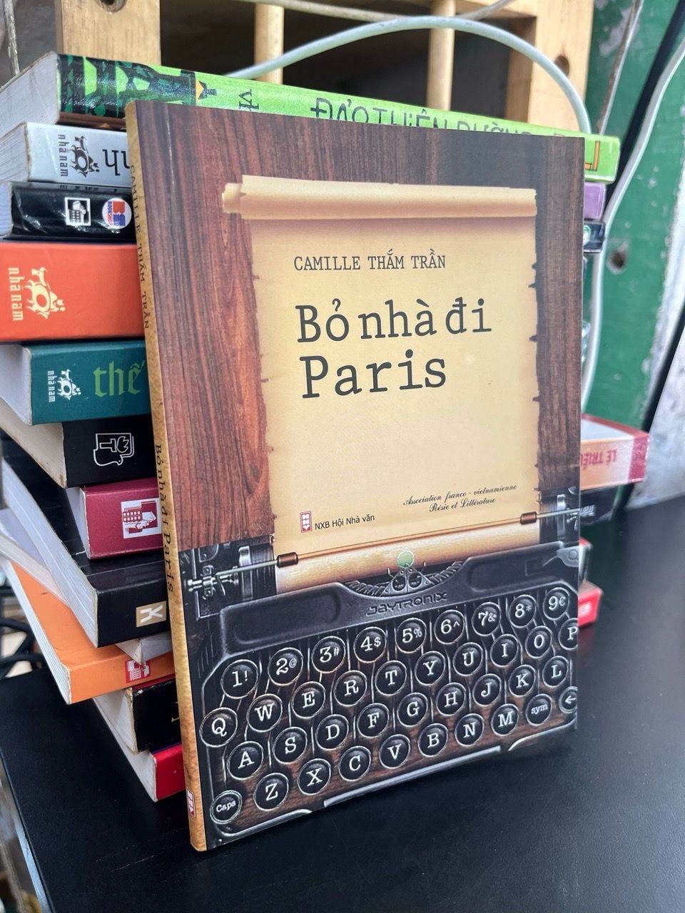  Bỏ nhà đi Paris - Camille Thắm Trần 