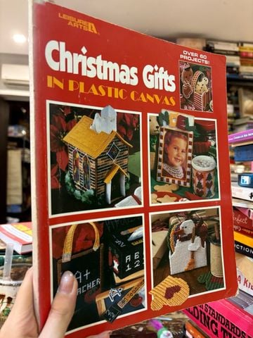 Christmas gifts in plastic canvas 