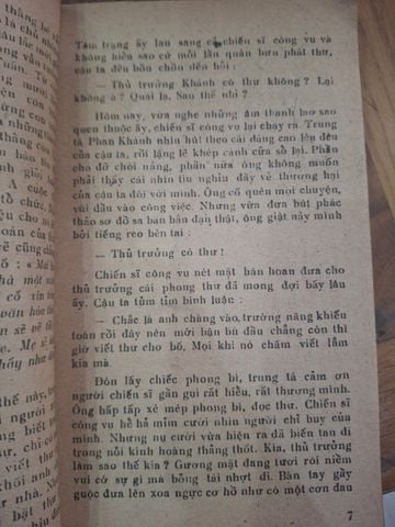  Bóng Đêm Và Ánh Sáng - Nguyễn Thị Vân Anh 
