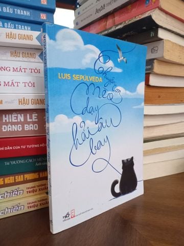  Chuyện con mèo dạy hải âu bay - Luis Sepulveda 