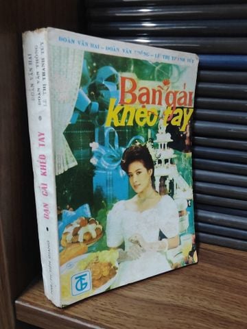  Bạn Gái Khéo Tay - Nhiều Tác Giả 