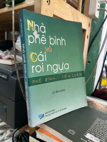 Nhà Phê Bình và Cái Roi Ngựa - Lê Tiến Dũng