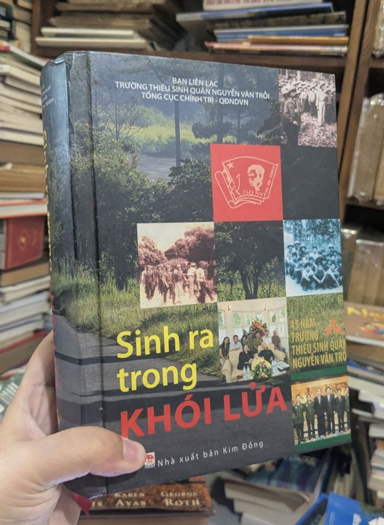 Sinh Ra trong Khói Lửa 