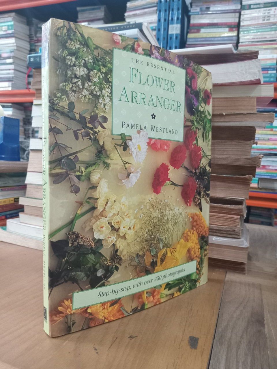  The Essential Flower Arranger - Pamela Westland 