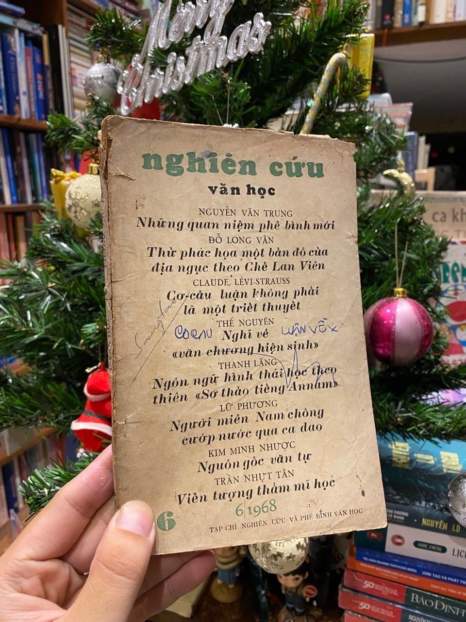  Tạp chí Nghiên cứu văn học 