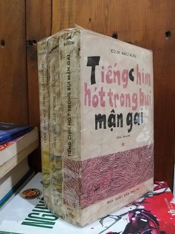 TIẾNG CHIM HÓT TRONG BỤI MẬN GAI - Colleen McCullough 