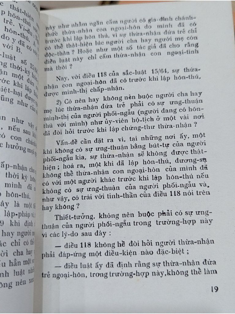  Con Ngoại Hôn 