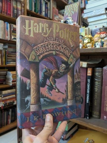 Harry Potter - and the Sorcerer's Stone - J. K. Rowling