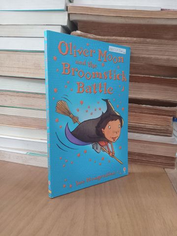  Oliver Moon and the Broomstick Battle - Sue Mongredien 