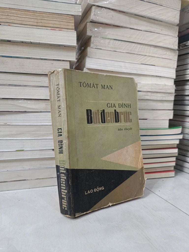  Gia Đình Bút-Đen-Brúc – Tômát Man 