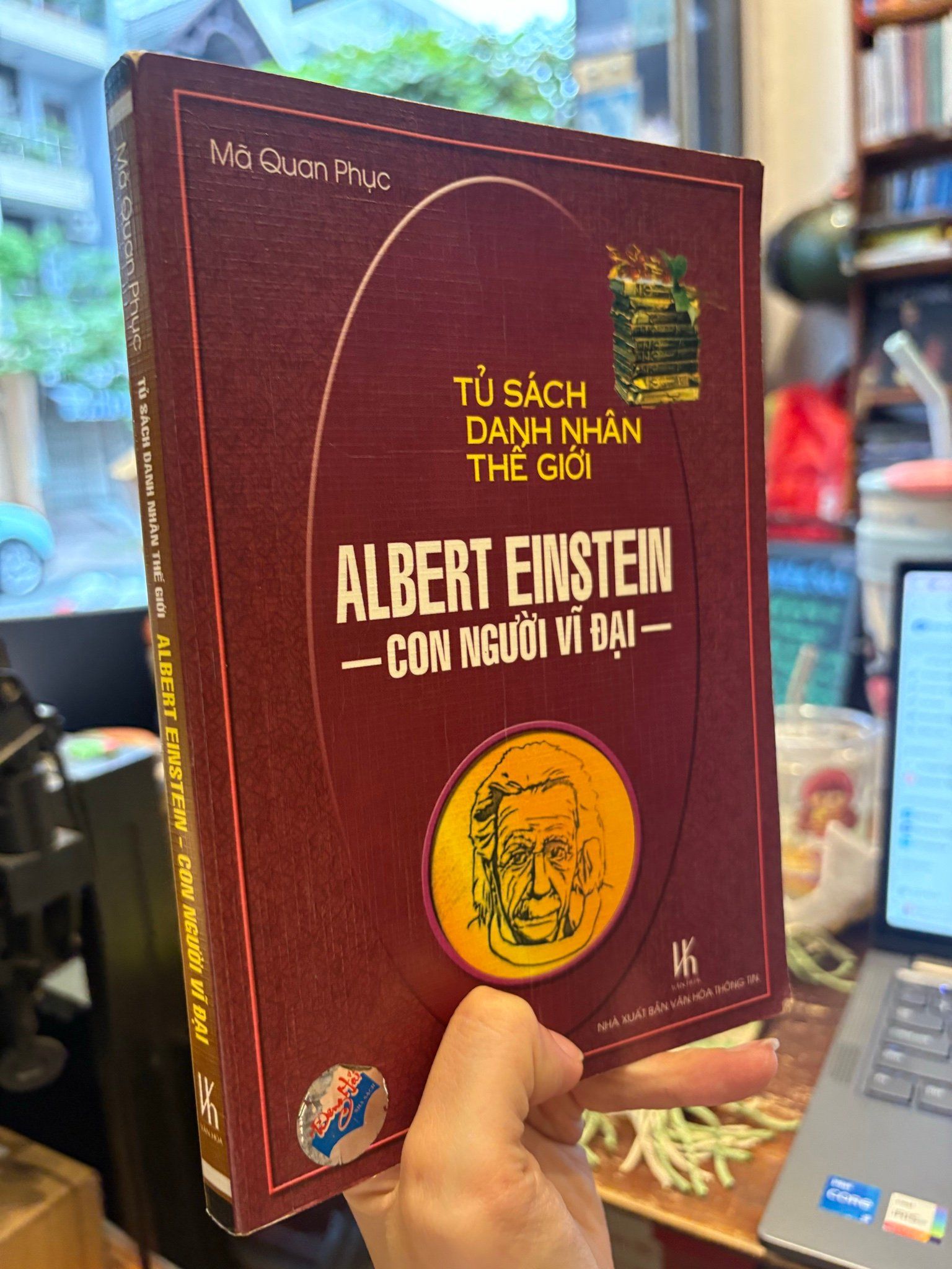  Albert Einstein con người vĩ đại - Mã quan Phục 