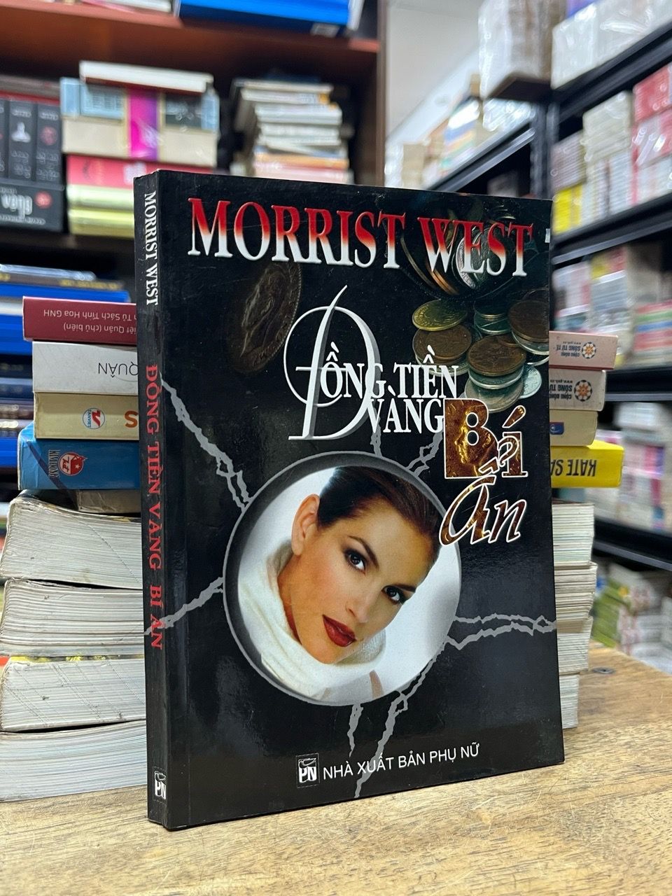  Đồng tiền vàng bí ẩn - Morrist West 