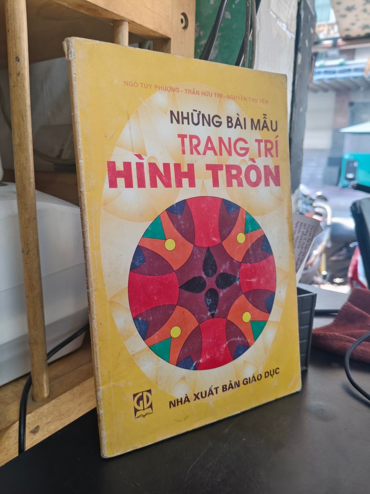  Những bài mẫu trang trí hình tròn - Nhiều tác giả 
