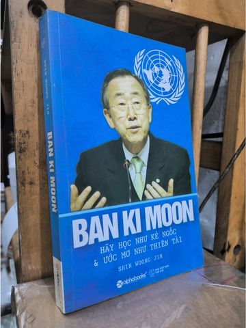  Ban Ki Moon: Hãy Học Như Kẻ Ngốc Và Ước Mơ Như Thiên Tài – Shin Woong Jin 