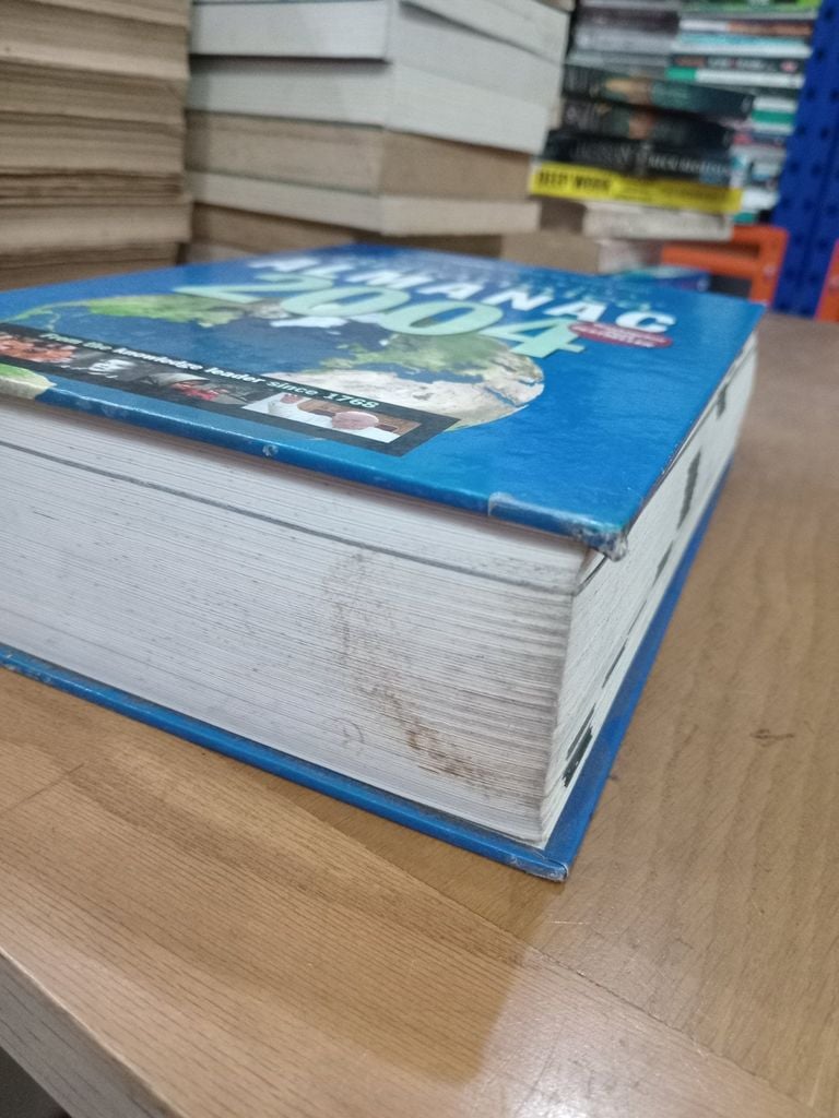  Encyclopedia Britannica Almanac 2004 