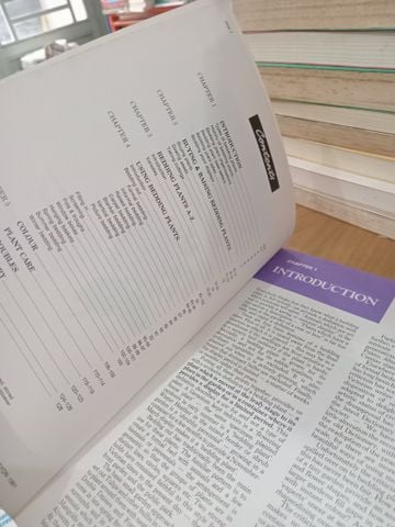  The bedding plant expert - Dr. D.G.Hessayon 