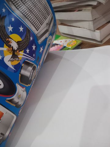  Build your own TRUCKS Sticker Book - Usborne 