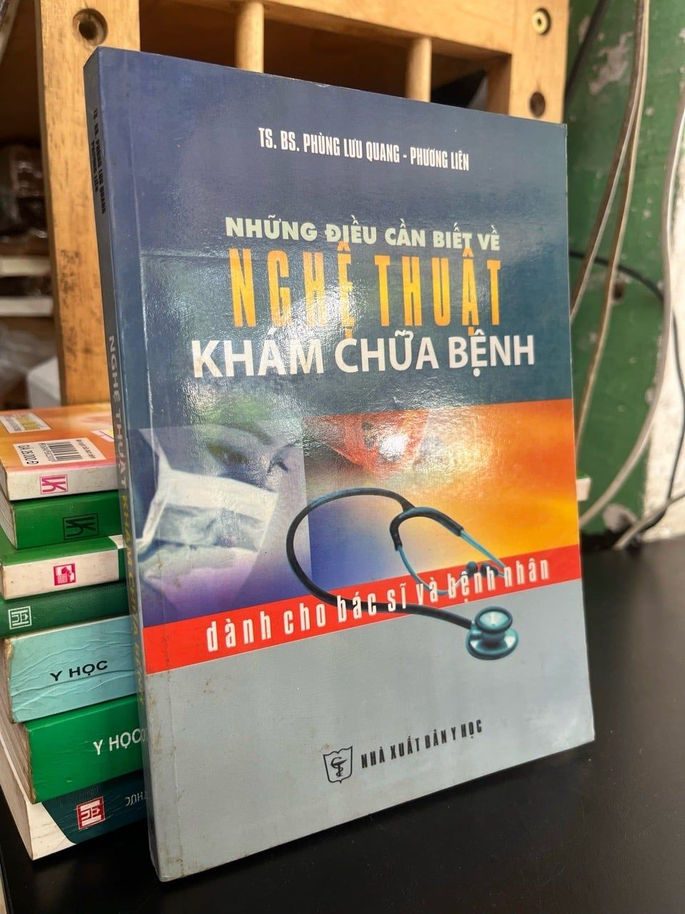  Những điều cần biết về nghệ thuật khám chữa bệnh dành cho bác sĩ và bệnh nhân - TS,BS. Phùng Lưu Quang, Phương Liên 