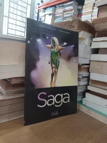  Saga – Fiona Staples, Brian K. Vaughan 