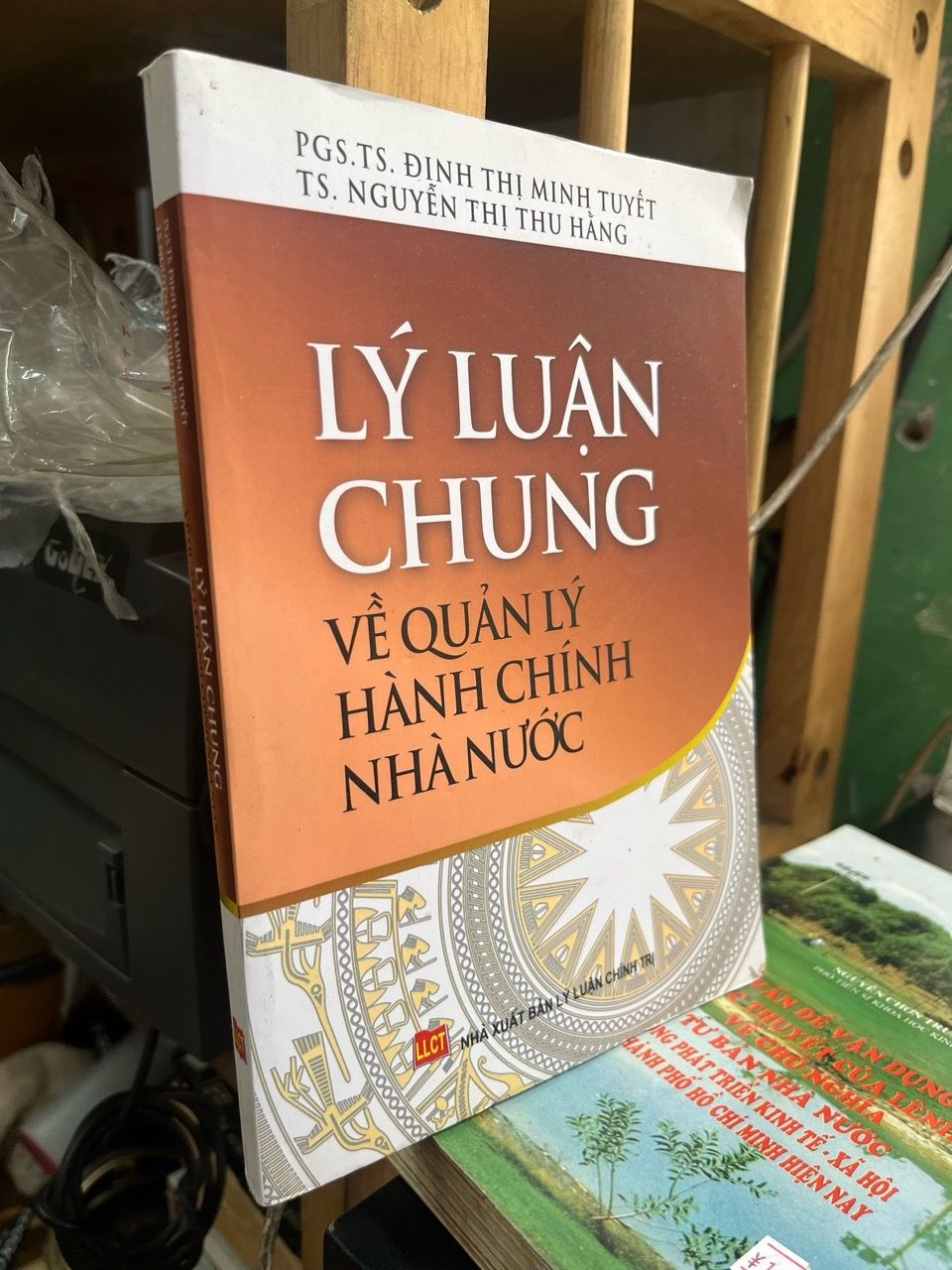  Lý luận chung về quản lý hành chính nhà nước - PGS,TS. Đinh Thị Minh Tuyết, TS. Nguyễn Thị Thu Hằng 