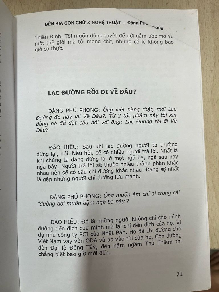  Bên Kia Con Chữ và Nghệ Thuật - Đặng Phú Phong (Sách In Hải Ngoại) 
