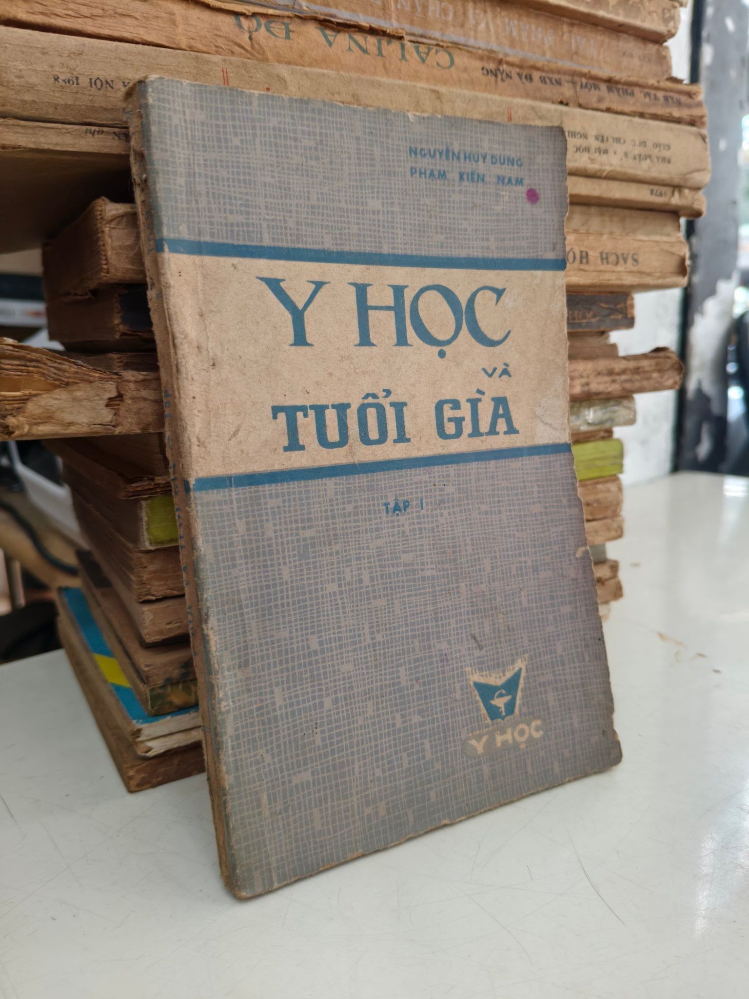 Y học và tuổi già - Nguyễn Huy Dung & Phạm Kiến Nam 