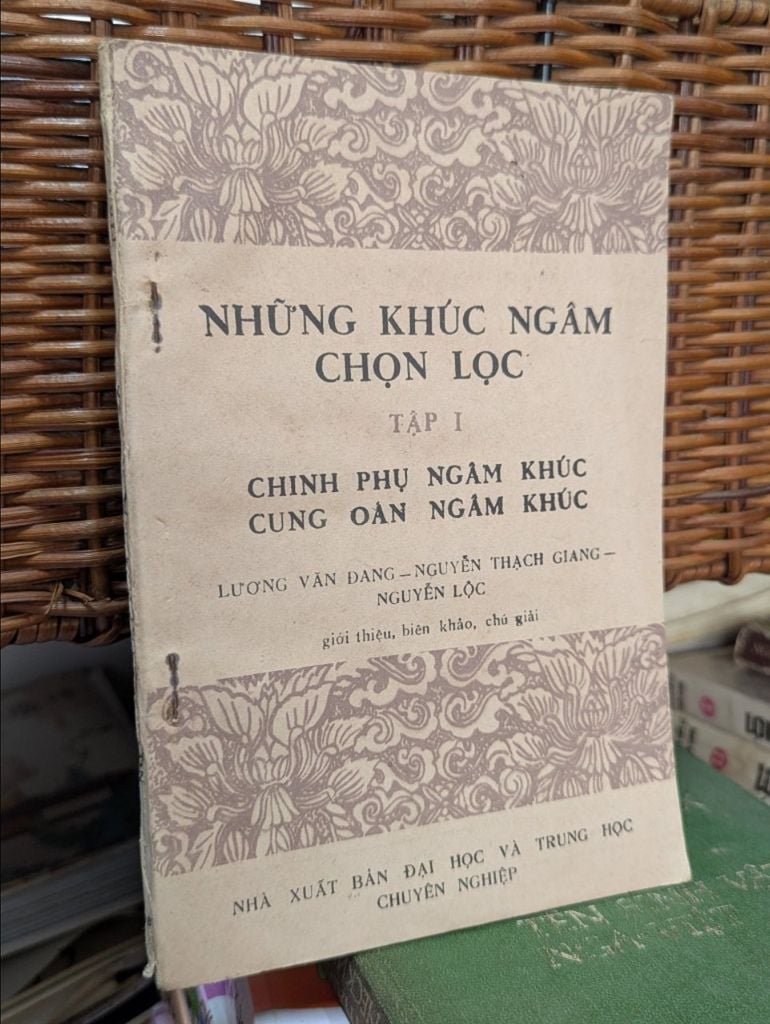  Những Khúc Ngâm Chọn Lọc Tập 1: Chính Phụ Ngâm Khúc, Cung Oán Ngâm Khúc - Lương Văn Đang, Nguyễn Thạch Giang, Nguyễn Lộc Giới Thiệu, Biên Khảo, Chú Giải 