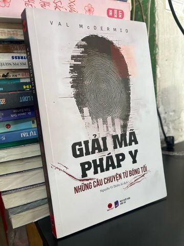  Giải mã pháp y: những câu chuyện từ bóng tối - Val McDermid 