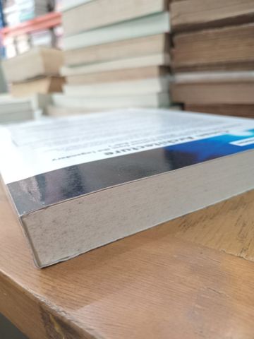  Clean Architecture: A craftsman's guide to software structure and design - Robert C. Martin Series 