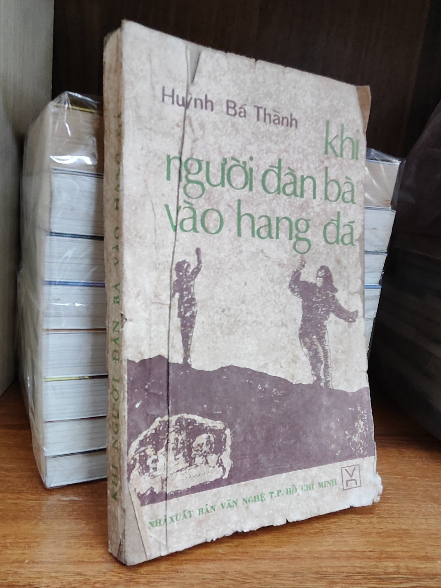  Khi người đàn bà vào hang đá - Huỳnh Bá Thành 