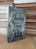  Shadow and Bone - Leigh Bardugo 