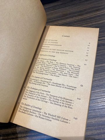  Stonehenge - R. J. C. Atkinson 